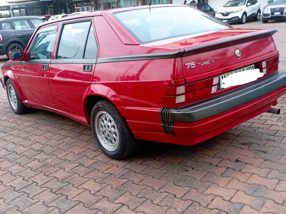 Image 15/51 of Alfa Romeo 75 1.8 Turbo (1991)