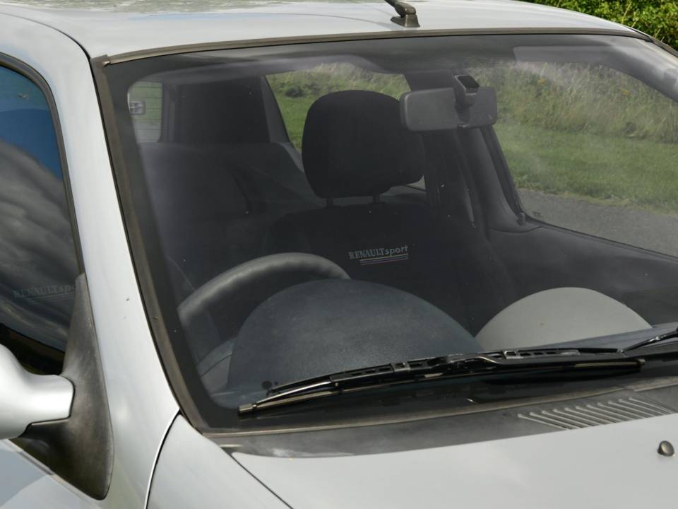 Image 18/50 of Renault Clio II V6 (1900)