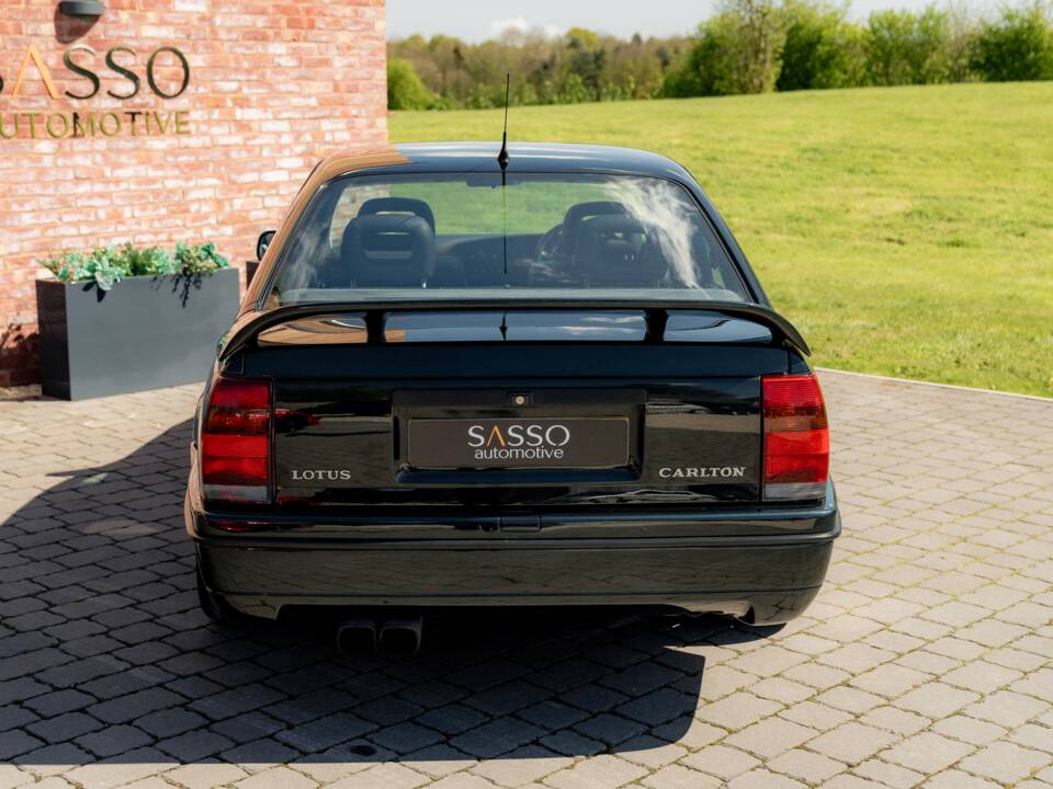 Image 63/75 of Lotus Carlton (1991)