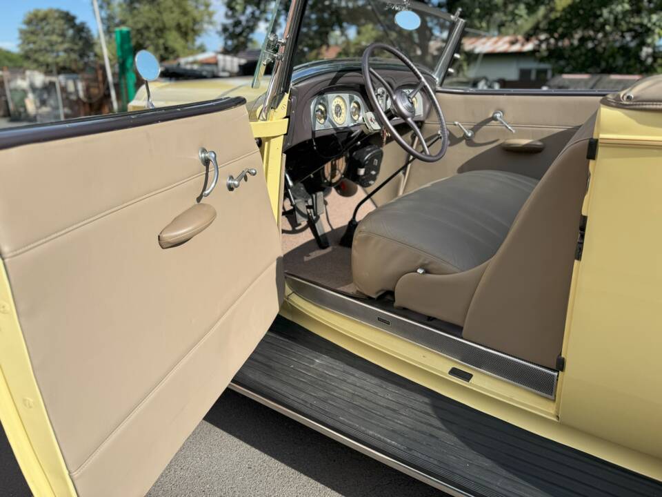 Image 66/75 of Packard One-Twenty (1936)