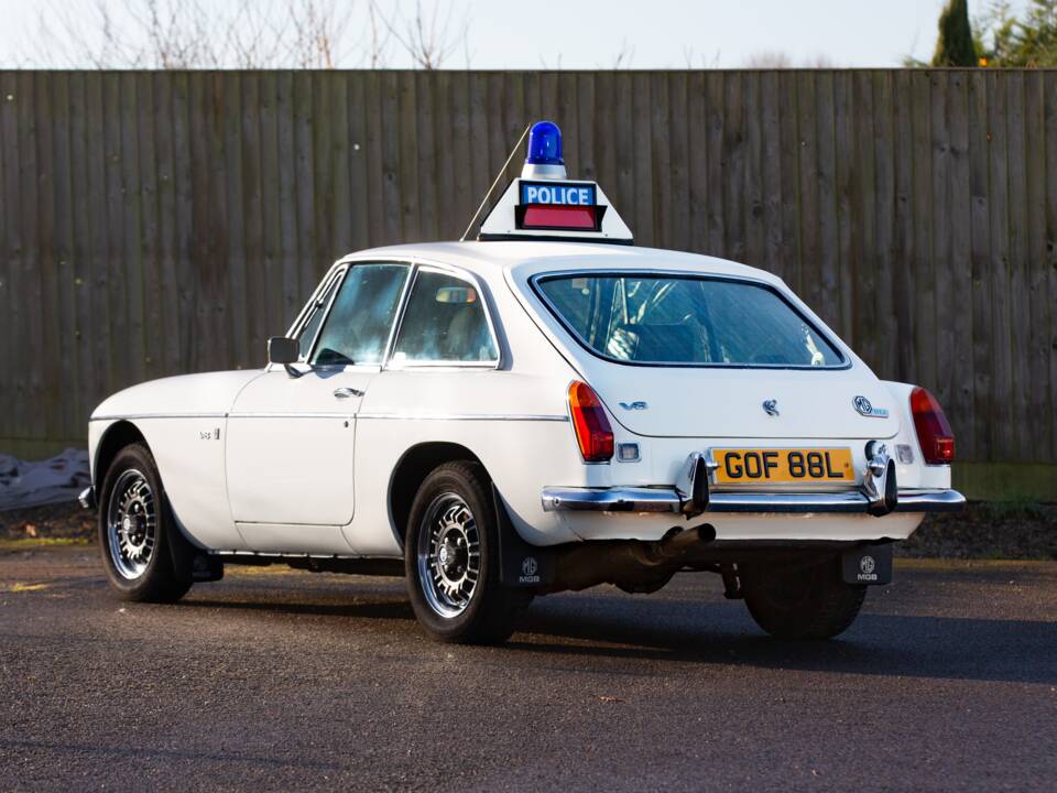 Image 3/36 of MG MGB GT V8 (1973)