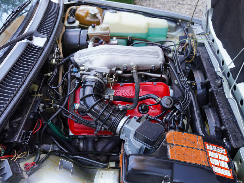 Image 32/50 of Alfa Romeo GTV 6 2.5 (1983)
