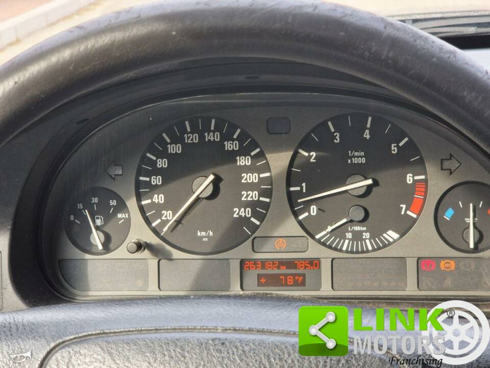 Image 9/10 of BMW 520i (1997)