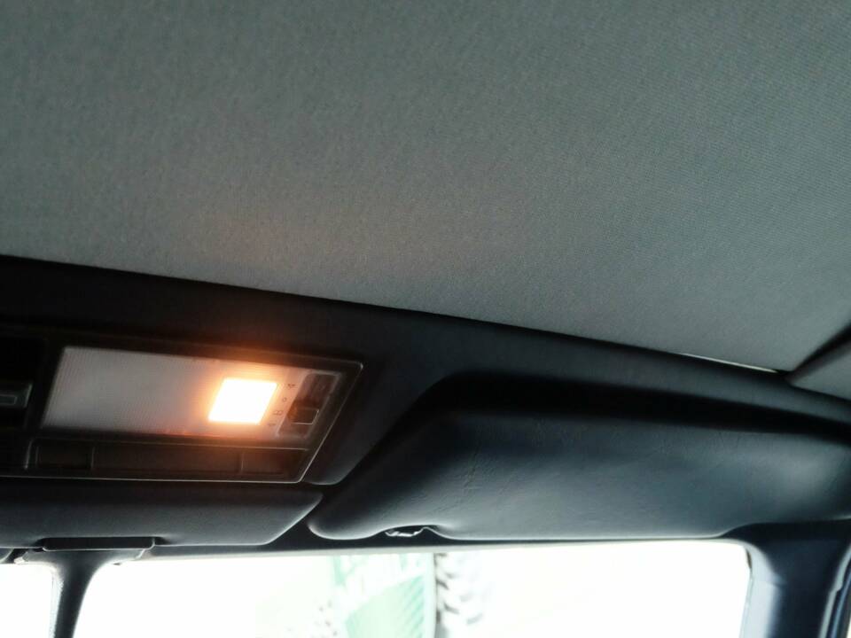 Afbeelding 17/32 van Mercedes-Benz 560 SEL (1990)