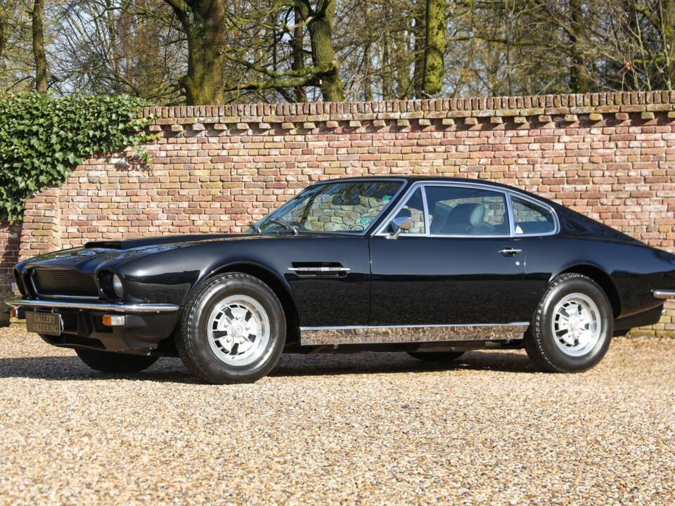 Image 36/50 of Aston Martin DBS V8 (1972)