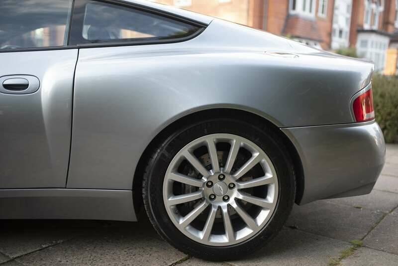 Image 37/38 of Aston Martin V12 Vanquish (2003)