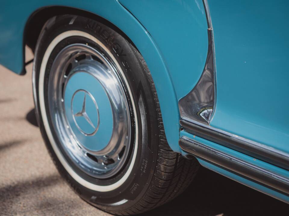 Image 23/50 of Mercedes-Benz 220 a (1956)