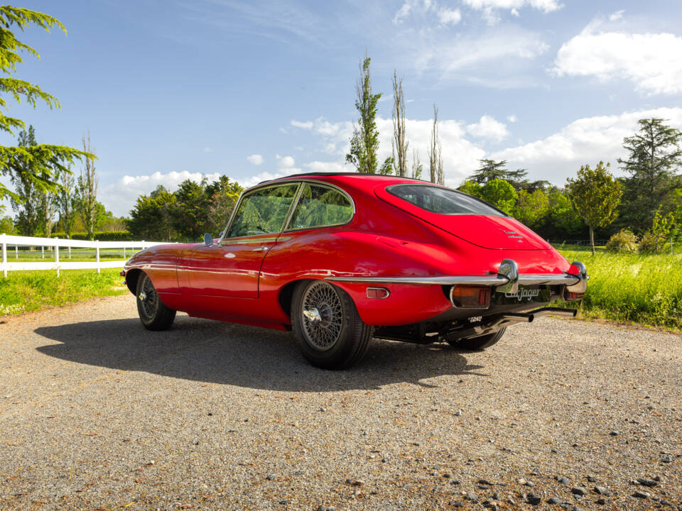 Image 2/20 of Jaguar E-Type (2+2) (1969)