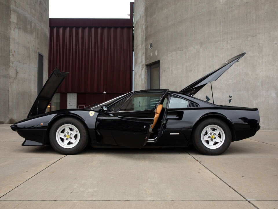 Image 29/38 of Ferrari 308 GTB (1977)