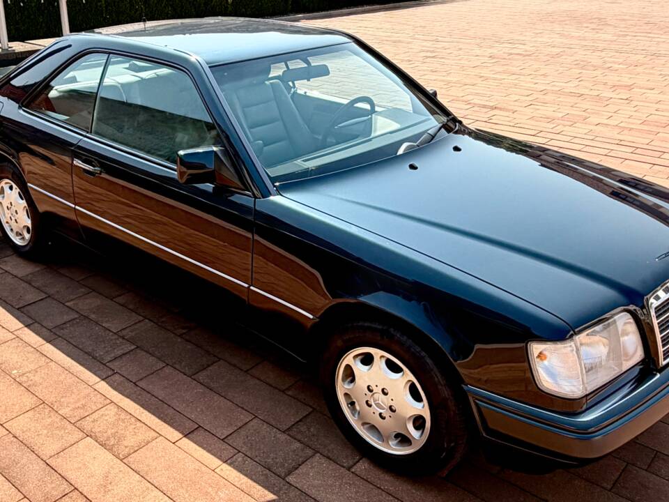 Image 5/16 of Mercedes-Benz E 320 (1996)