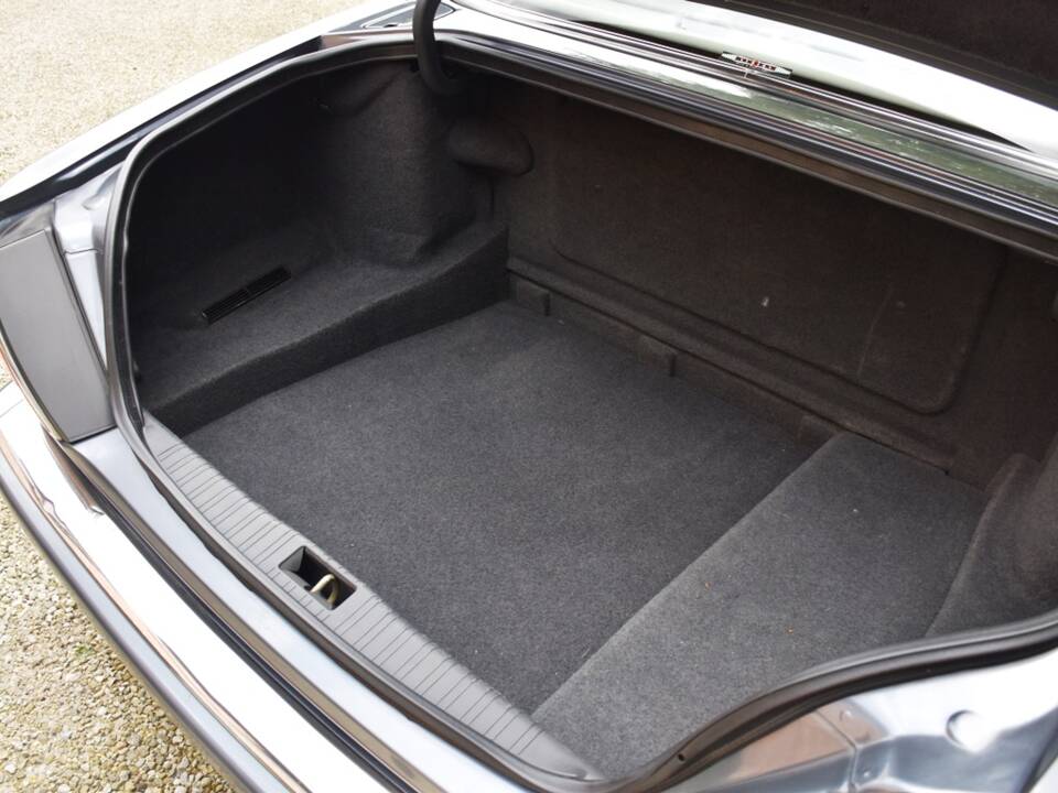 Image 33/40 of Jaguar XJ 6 4.0 Sovereign (1995)