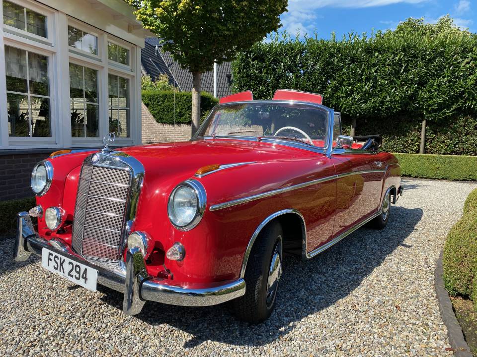Immagine 2/25 di Mercedes-Benz 220 S Cabriolet (1959)