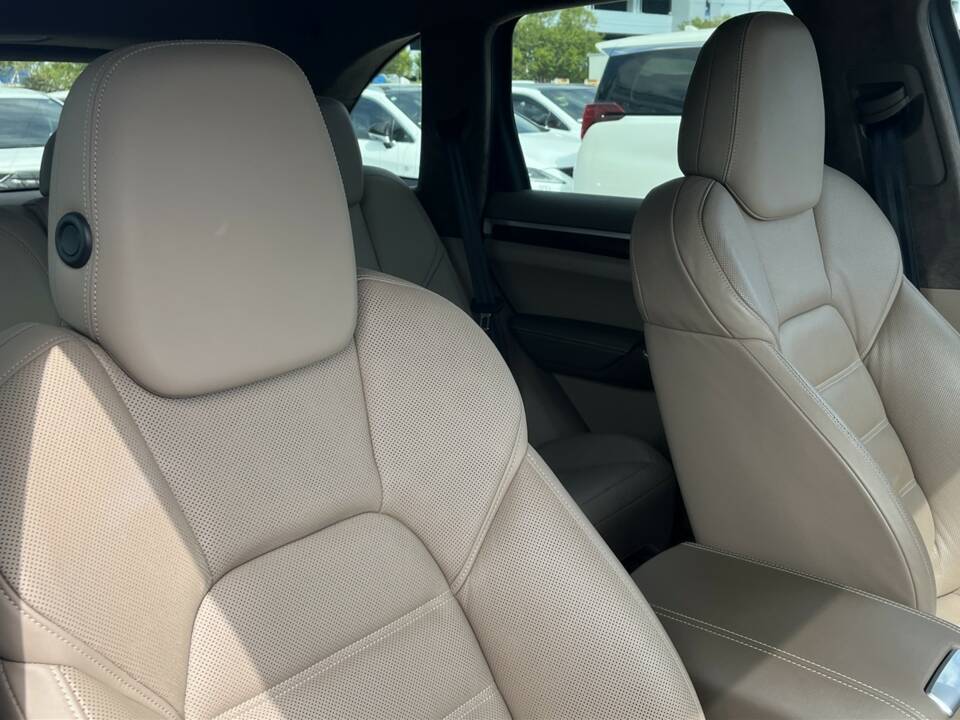 Image 19/51 de Porsche Cayenne Turbo (2011)