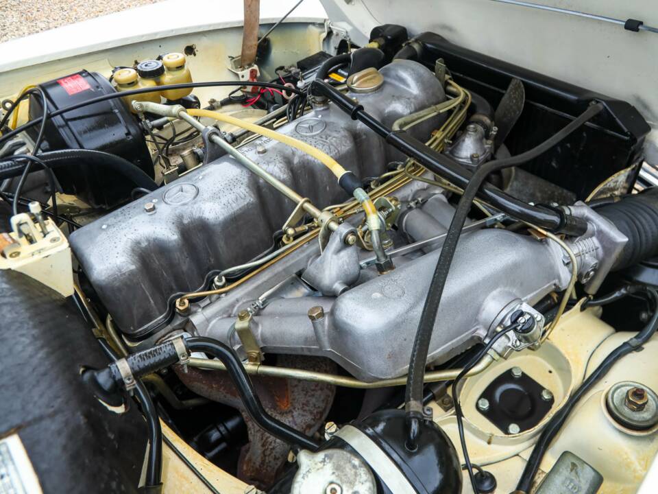 Image 22/50 de Mercedes-Benz 280 SL (1971)