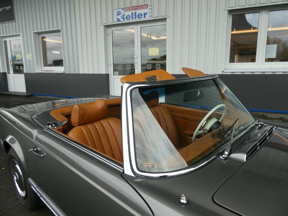 Image 16/27 of Mercedes-Benz 280 SL (1968)