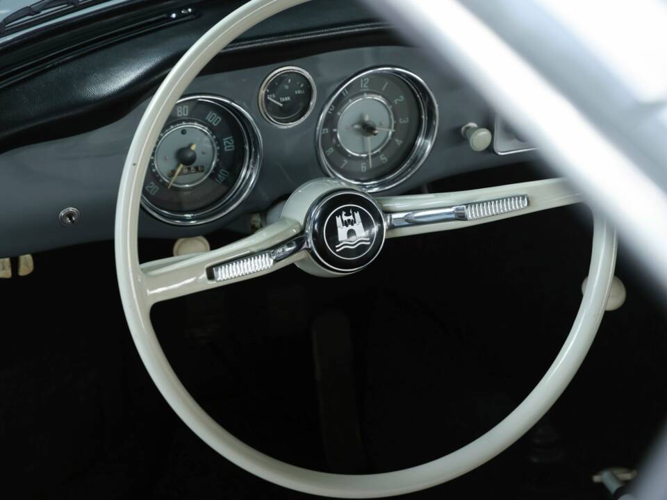 Image 24/50 of Volkswagen Karmann Ghia 1500 (1961)