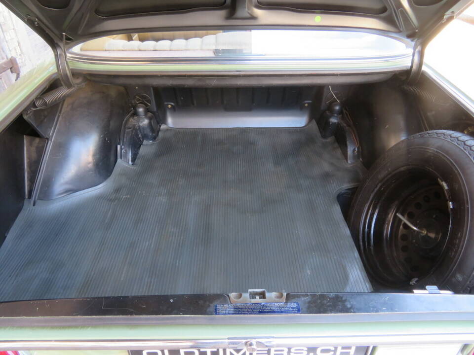 Image 13/19 of Mercedes-Benz 280 CE (1973)