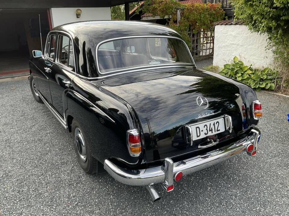 Image 5/8 of Mercedes-Benz 220 S (1957)