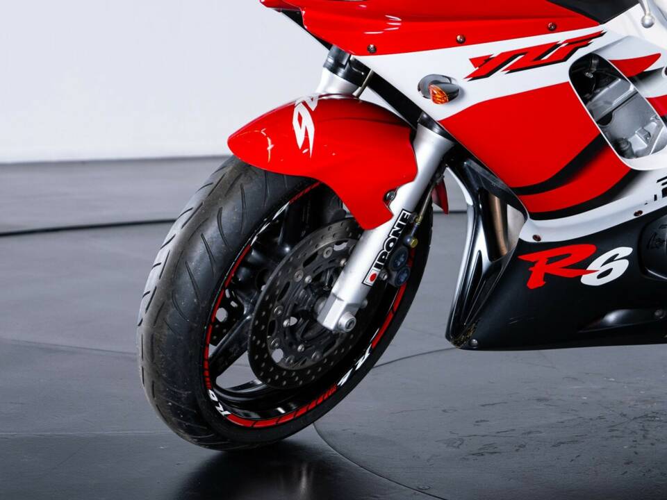 Image 46/49 of Yamaha YZF 600 R6 (1999)
