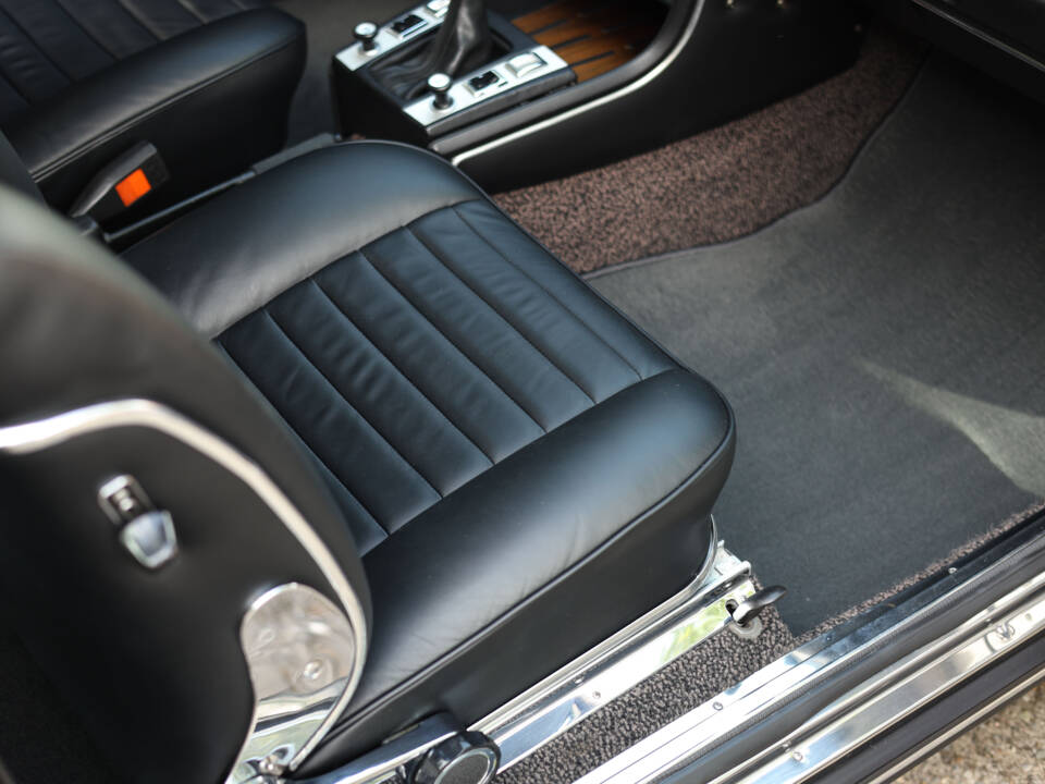 Image 14/95 of BMW 3.0 CSi (1975)