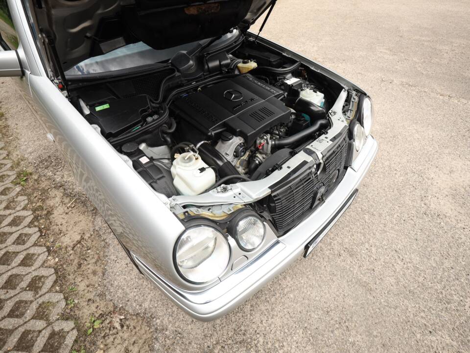 Image 55/98 de Mercedes-Benz E 50 AMG (1996)