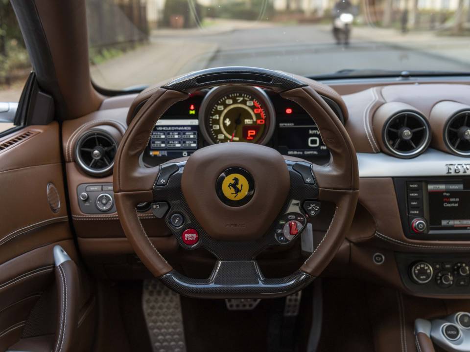Image 19/32 of Ferrari FF (2015)