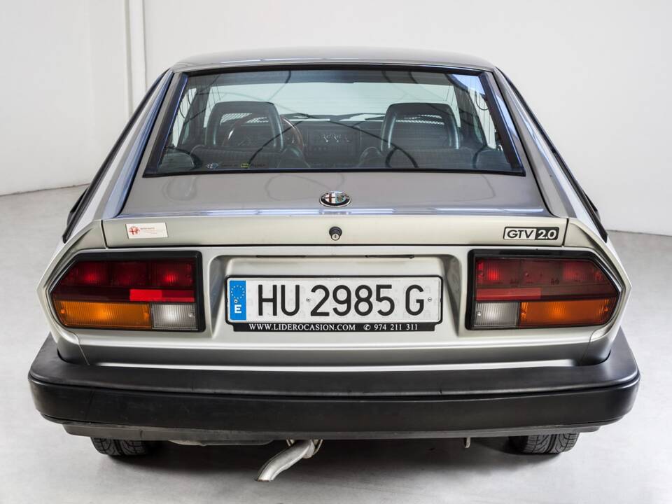 Image 3/11 of Alfa Romeo GTV 2.0 (1985)