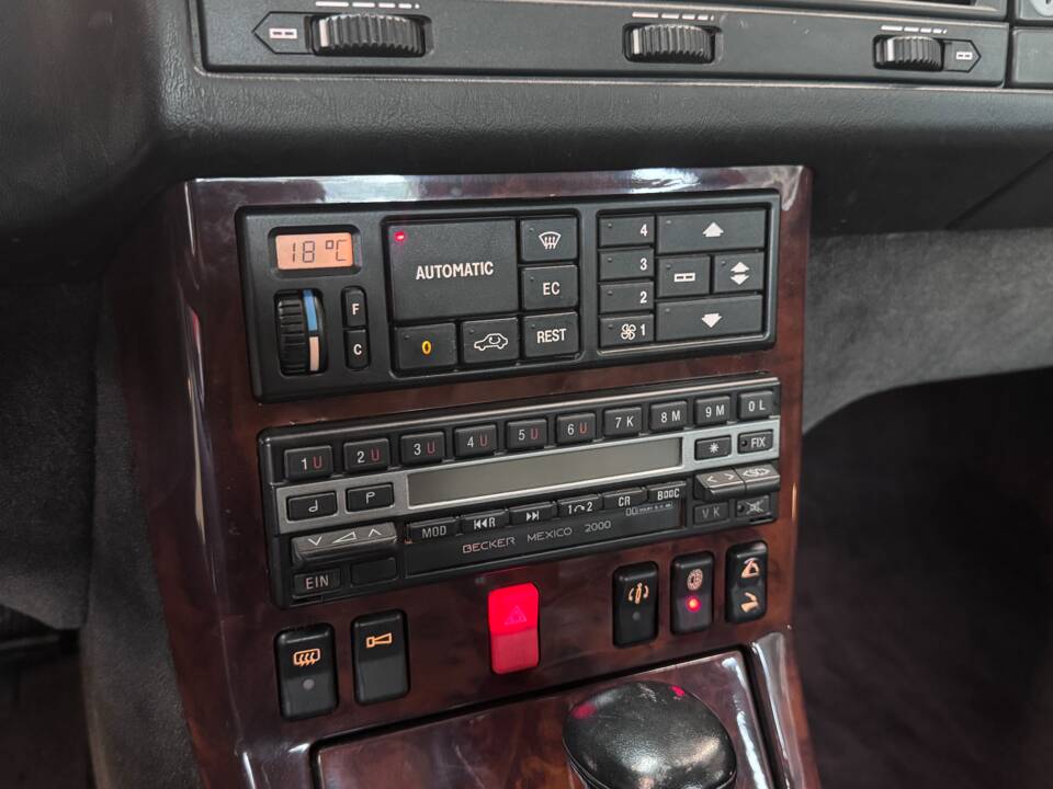 Image 15/19 of Mercedes-Benz 500 SL (1990)