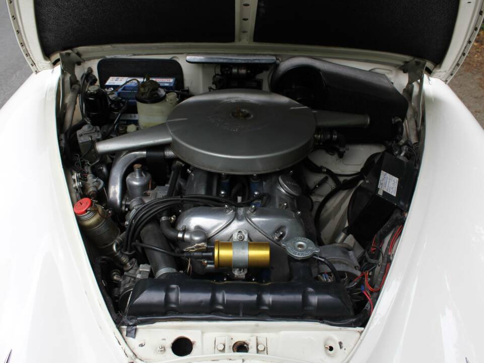 Image 22/24 of Jaguar Mk II 3.8 (1963)