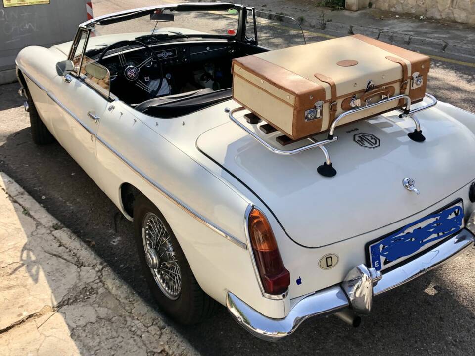 Image 4/7 de MG MGB (1964)