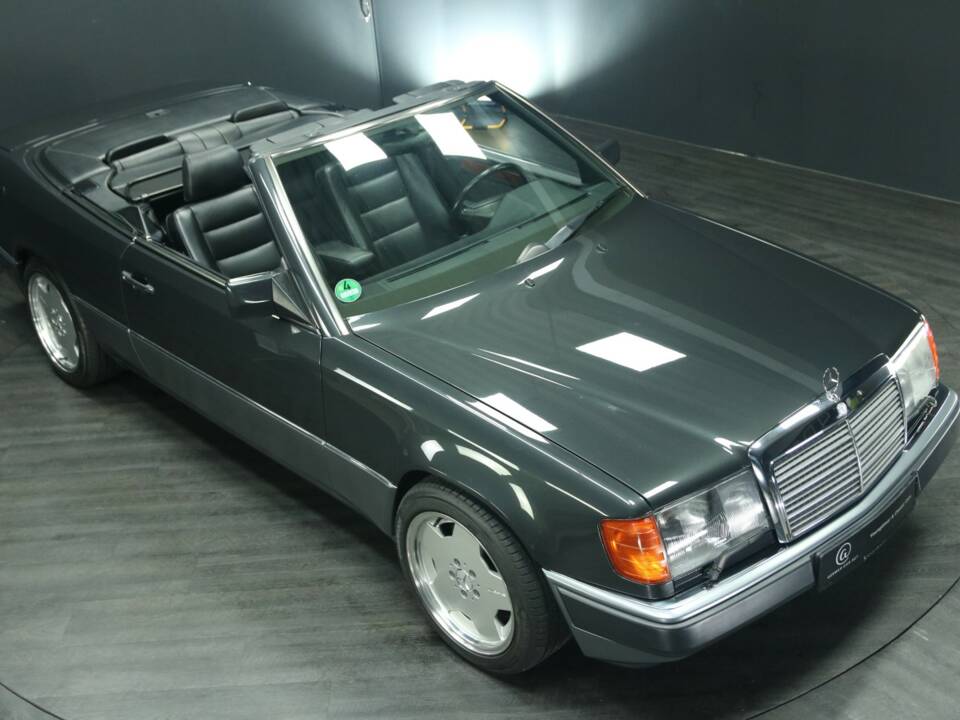 Afbeelding 43/82 van Mercedes-Benz 300 CE-24 3.4 AMG (1993)