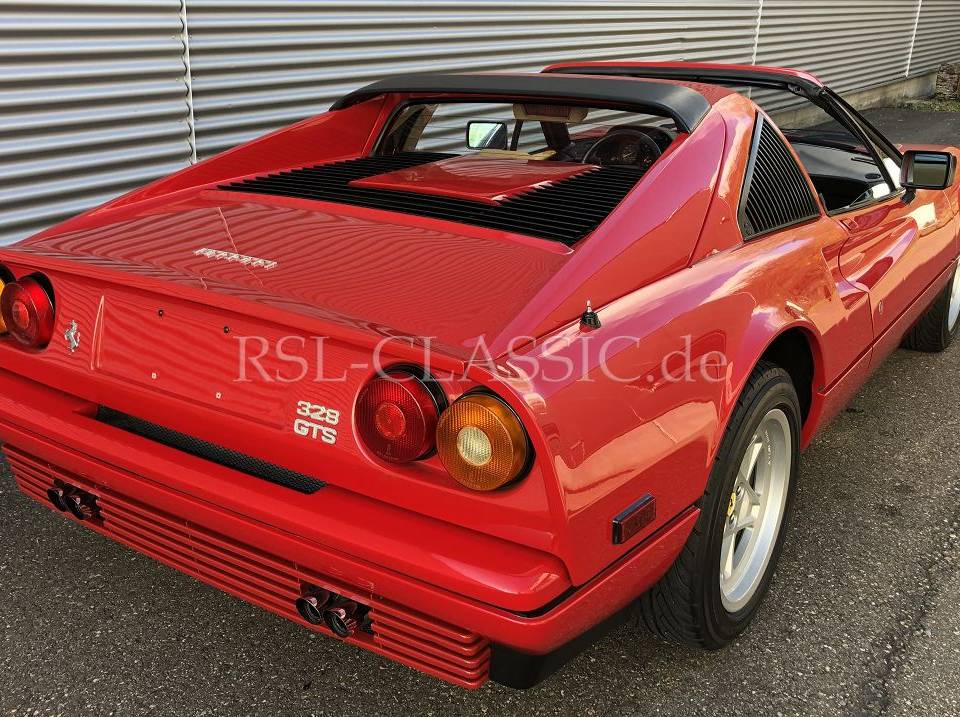 Image 2/30 de Ferrari 328 GTS (1986)