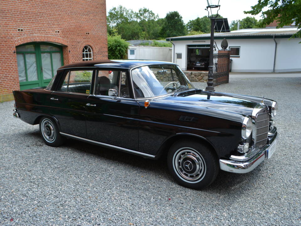Image 4/15 of Mercedes-Benz 190 c (1964)