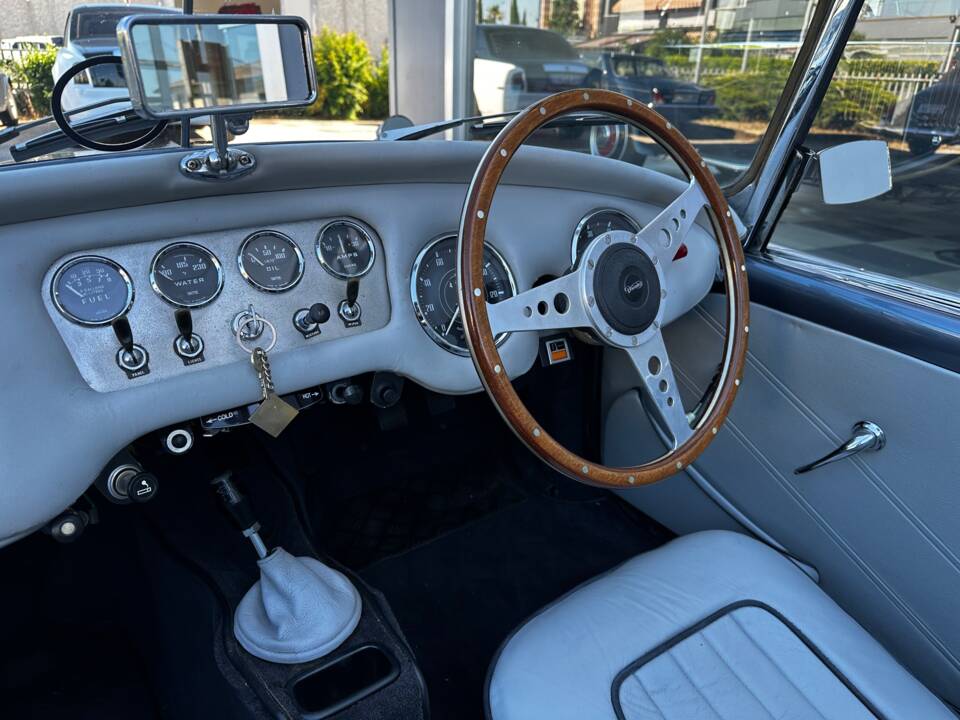 Immagine 16/25 di Daimler SP 250 (1963)