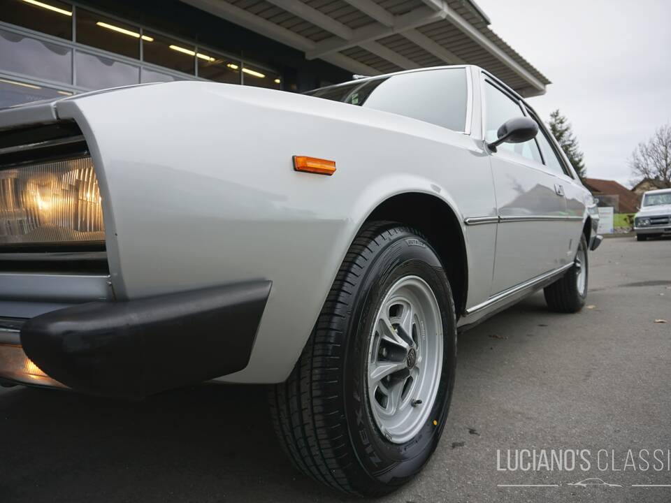 Image 16/66 of FIAT 130 Coupé (1972)