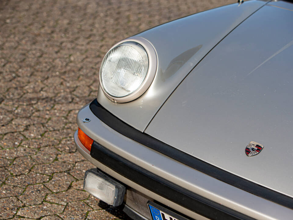Image 17/47 of Porsche 911 Turbo 3.3 (1983)