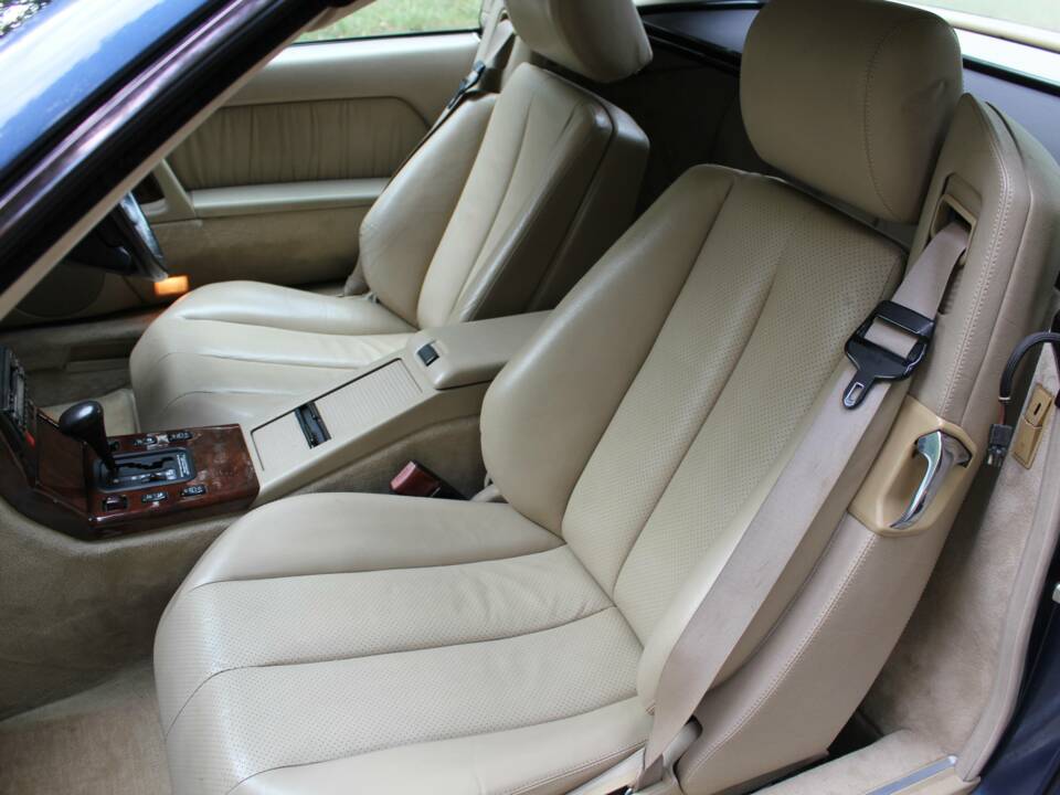 Image 13/15 of Mercedes-Benz 500 SL (1993)