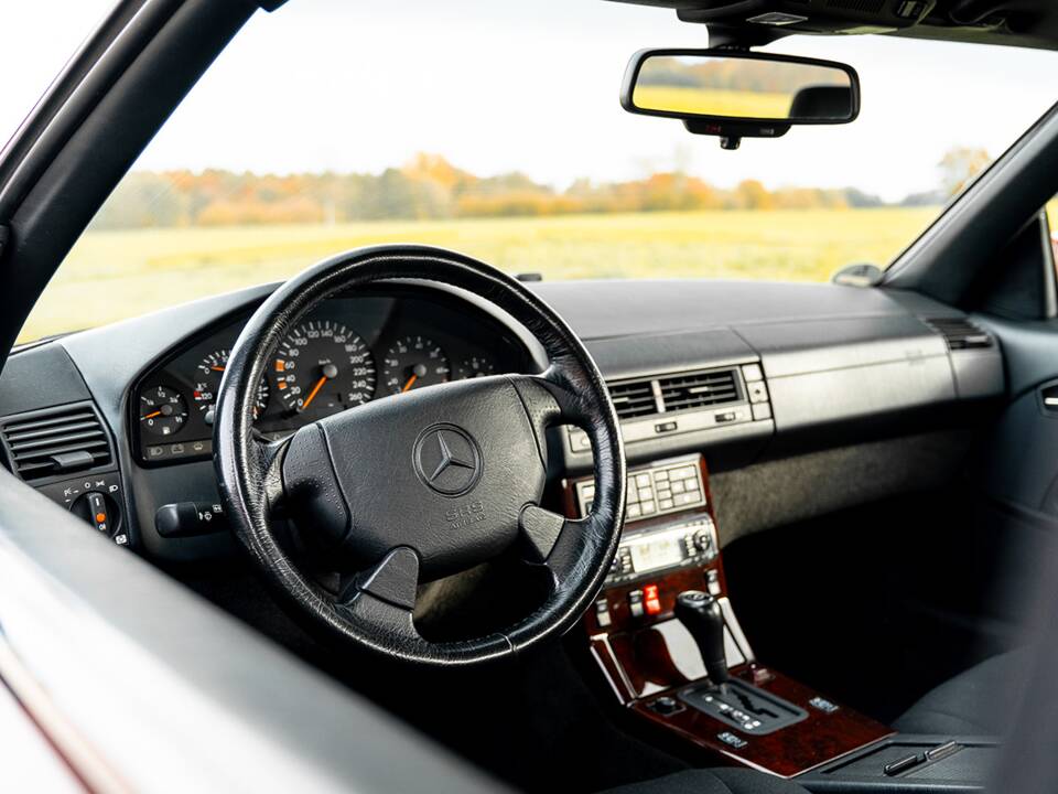 Image 21/47 of Mercedes-Benz SL 280 (1996)