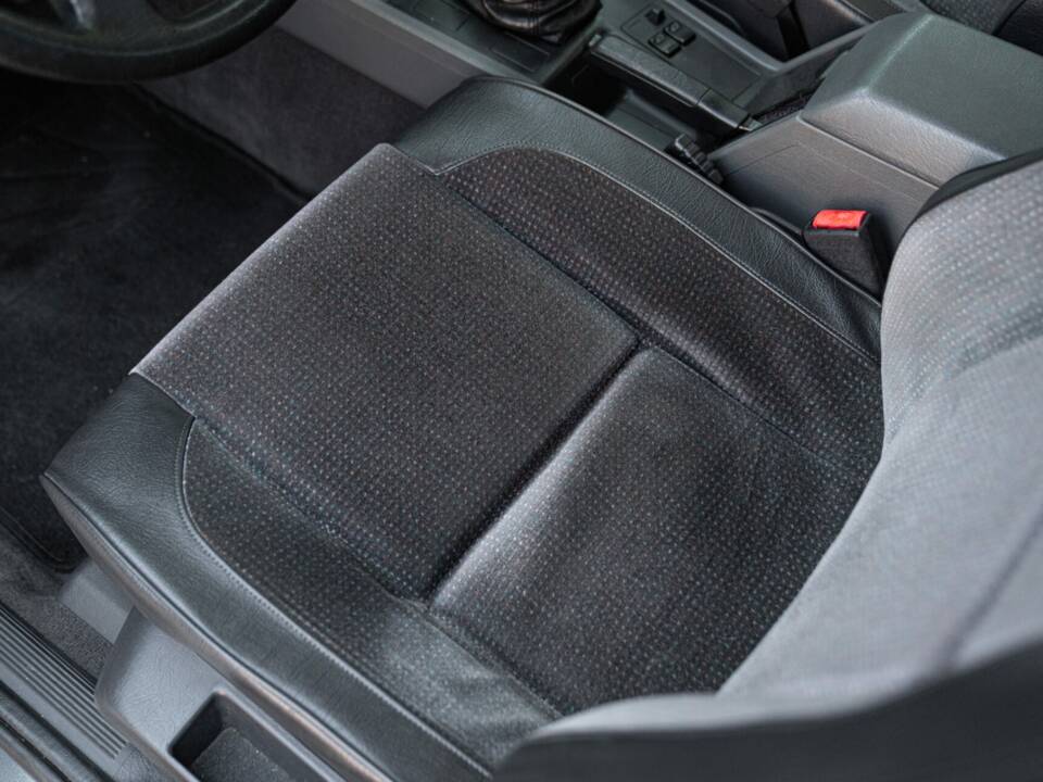 Immagine 22/48 di Volvo 850 2.0 20V (1992)
