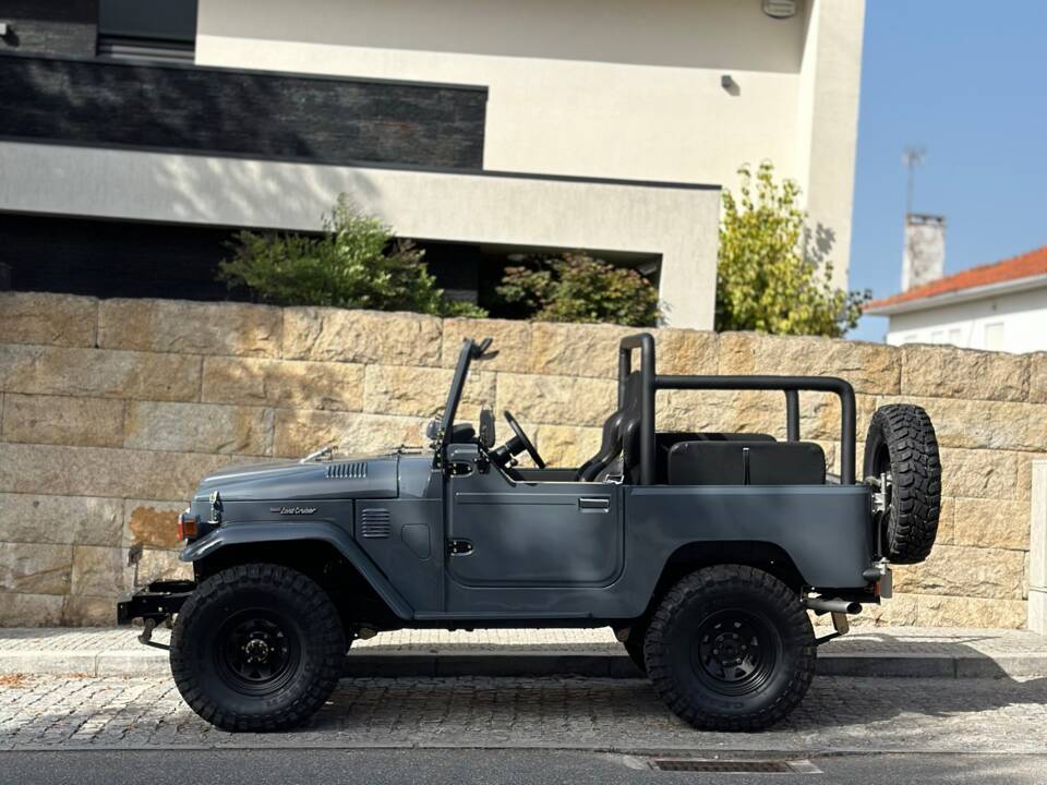 Image 9/50 of Toyota Land Cruiser BJ 40 (1981)