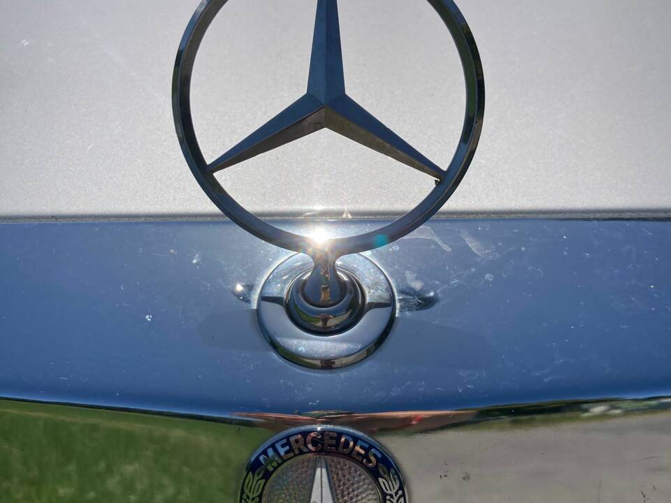 Immagine 7/29 di Mercedes-Benz 300 SE (1990)