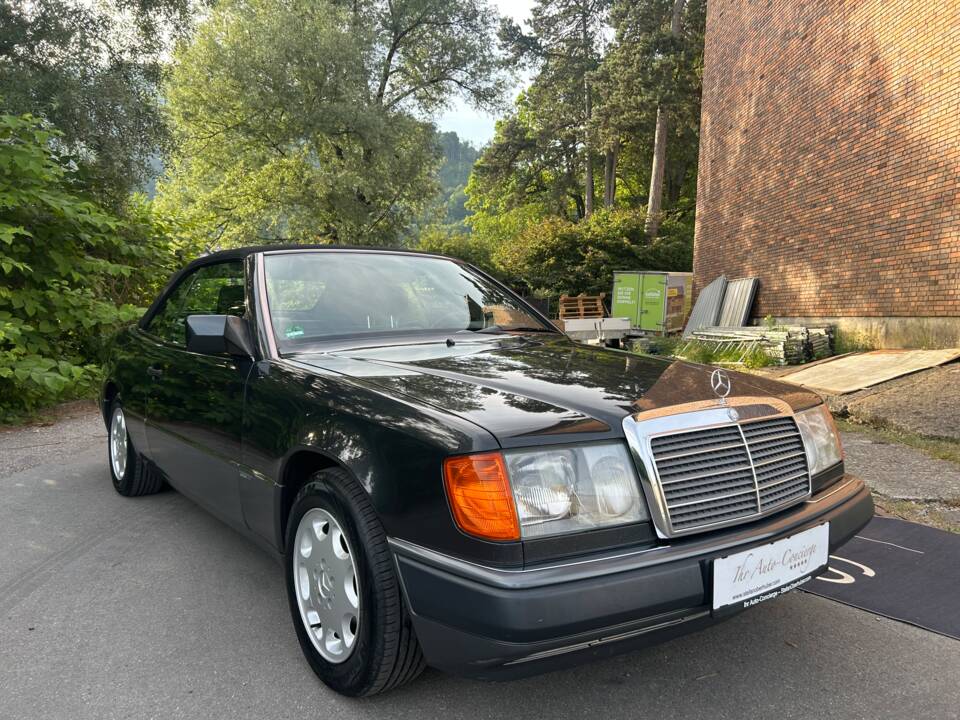 Image 23/47 of Mercedes-Benz 300 CE-24 (1992)