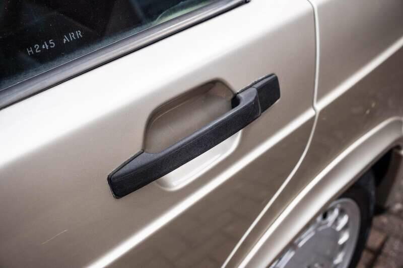 Image 33/50 of Mercedes-Benz 190 E 2.5-16 (1991)