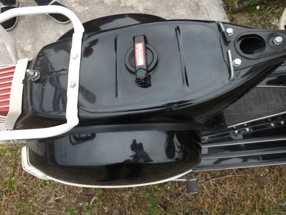 Bild 34/50 von Piaggio Vespa PX 125 E (1983)