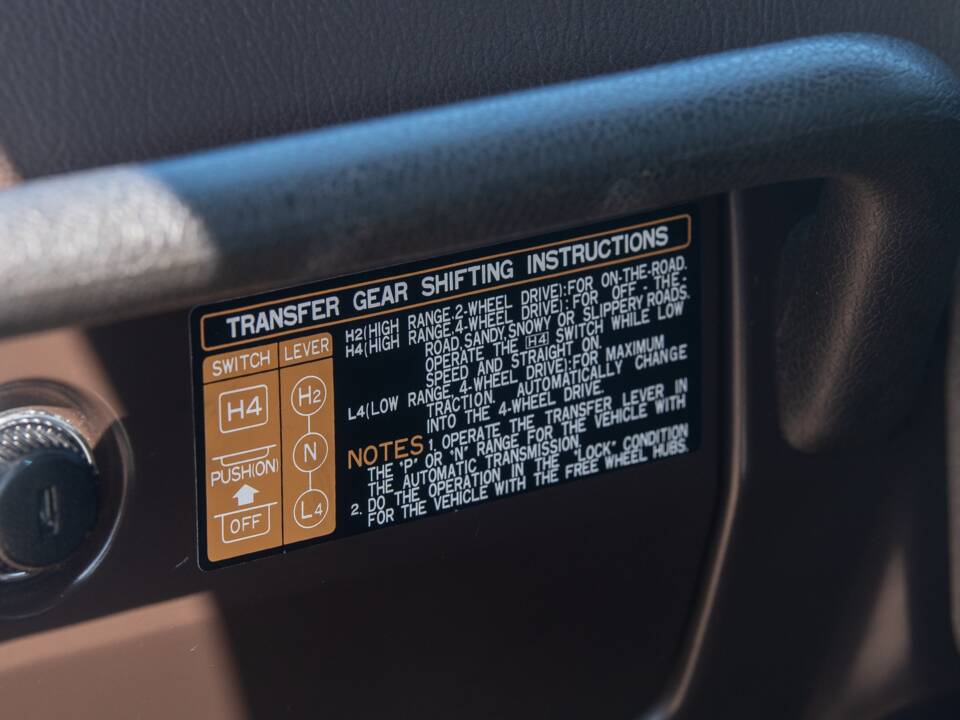 Image 36/46 of Toyota Land Cruiser HJ61 GX (1988)