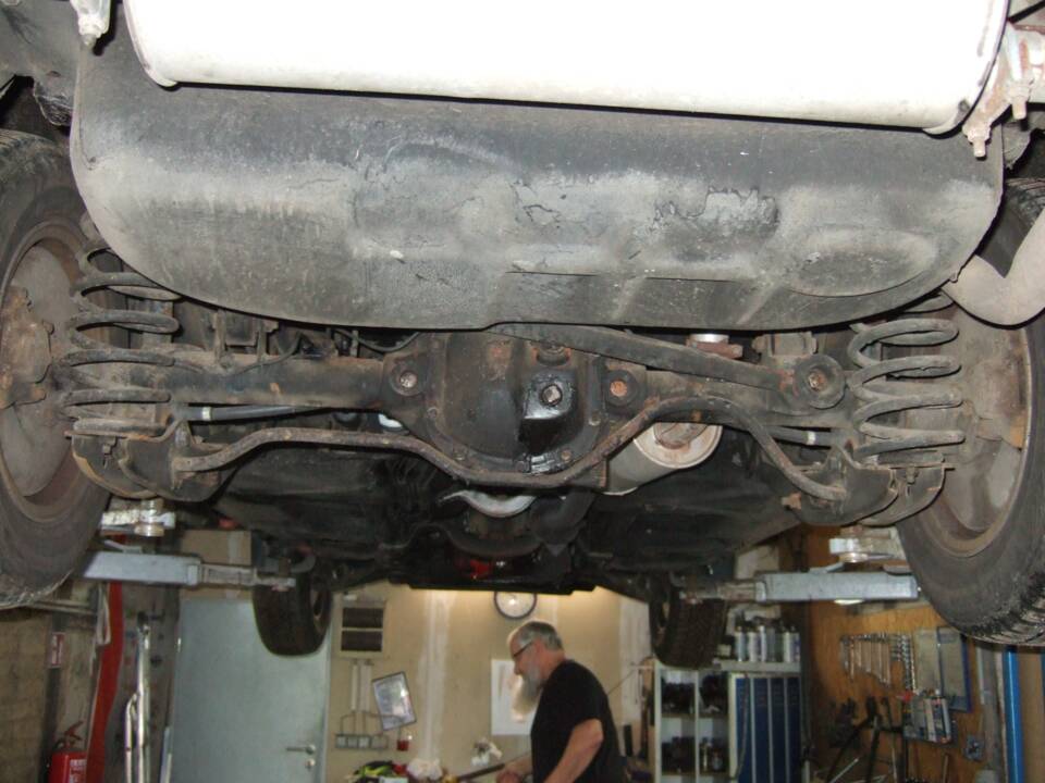 Image 17/30 of Volvo 240 Kombi (1988)