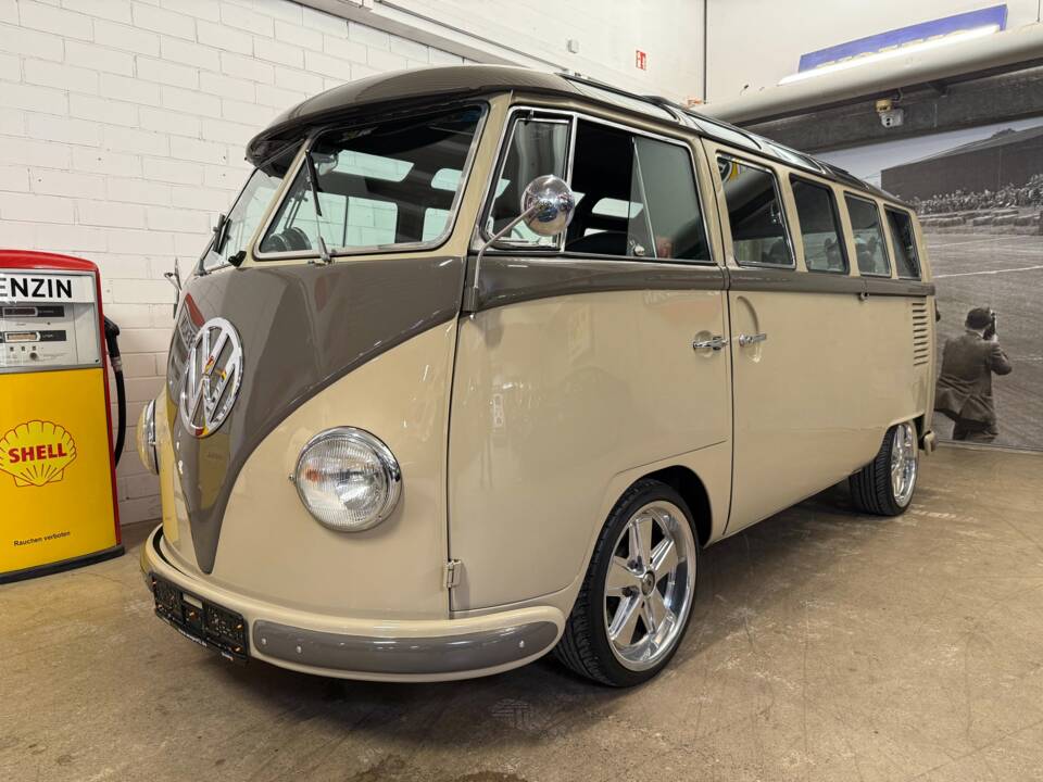 Image 2/26 of Volkswagen T1 Samba (1965)