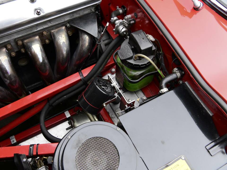 Image 46/50 de Jaguar E-Type (1968)