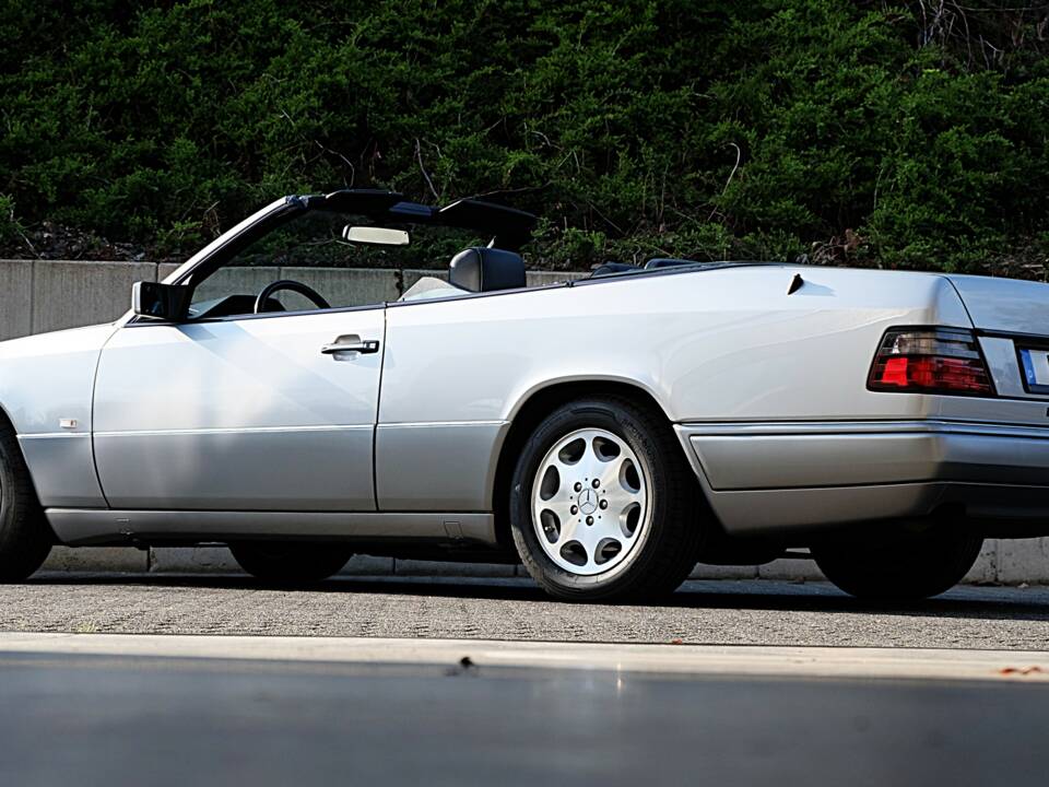 Image 12/74 of Mercedes-Benz E 320 (1997)