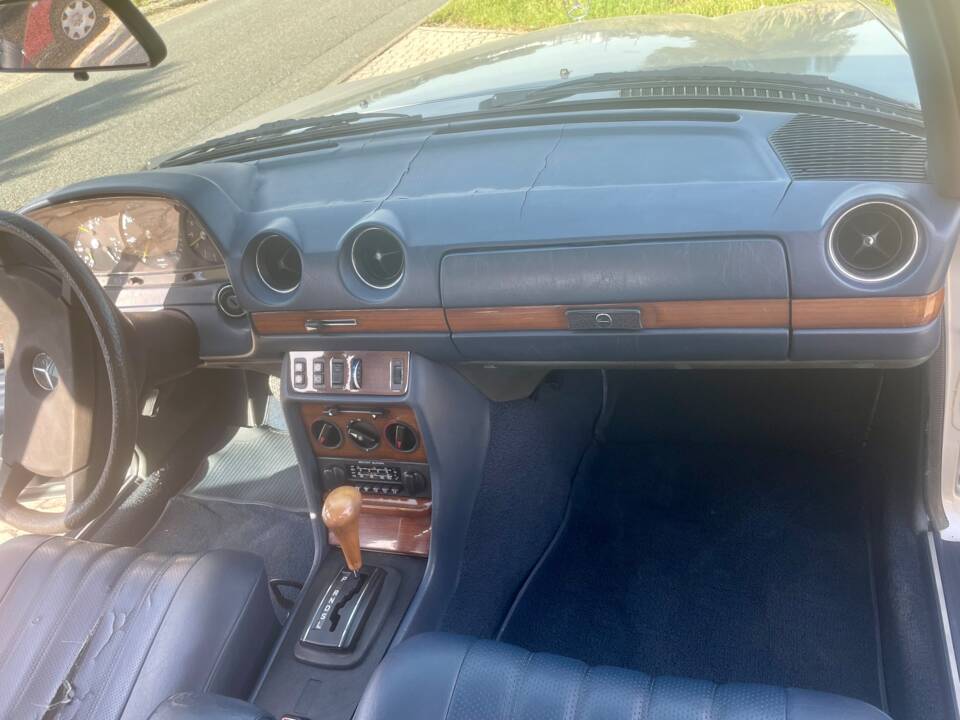 Immagine 8/19 di Mercedes-Benz 230 TE (1981)